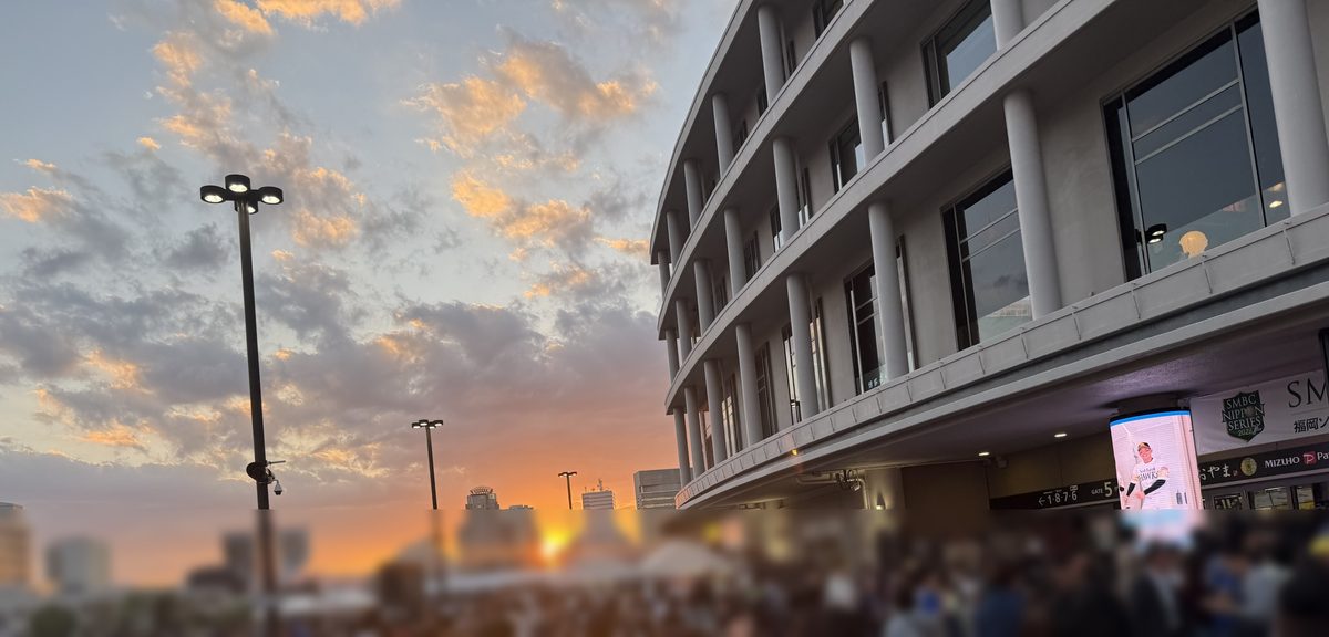 夕焼けのみずほPayPayドーム福岡の入口